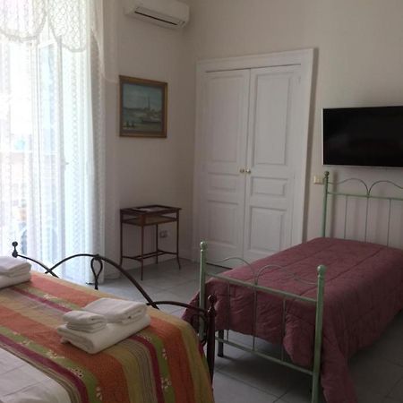 Ciro A Maschio Angioino Bed & Breakfast Naples Exterior photo