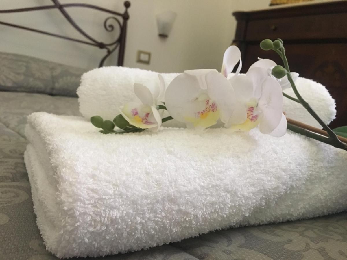 Ciro A Maschio Angioino Bed & Breakfast Naples Exterior photo