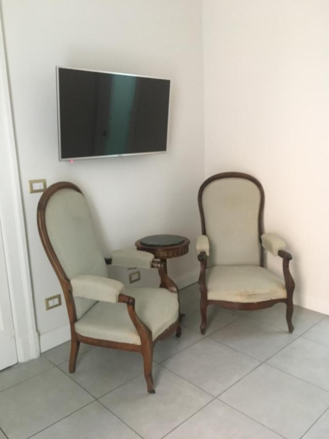 Ciro A Maschio Angioino Bed & Breakfast Naples Exterior photo